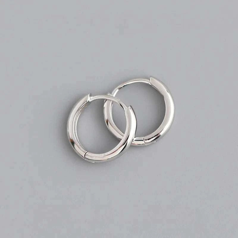 Classic geometric hoop earrings in polished 925 sterling silver