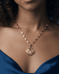 Gold shell pendant necklace with delicate chain
