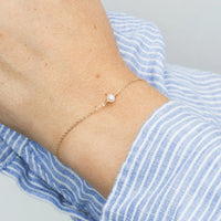 14k gold plated single pearl charm bracelet on slim chain