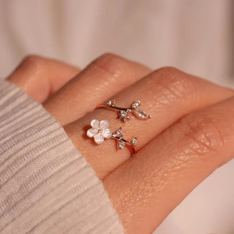 Sparkling inlaid zirconia flower open-end ring for women daily wear
