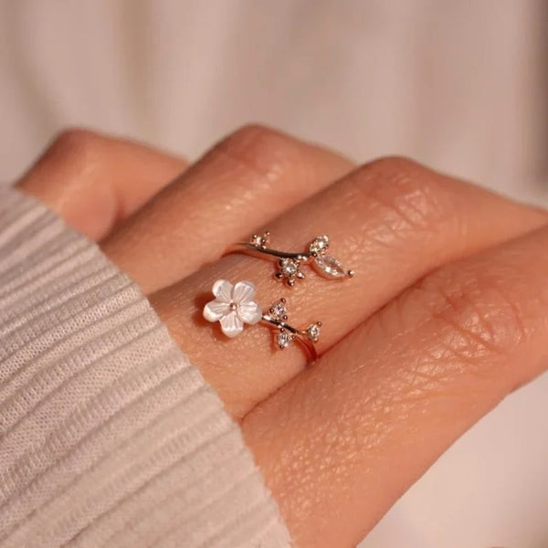 Sparkling inlaid zirconia flower open-end ring for women daily wear