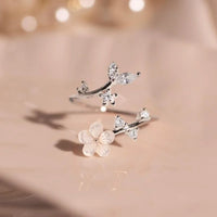 Elegant women's flower open-end ring with sparkling inlaid zirconia stones